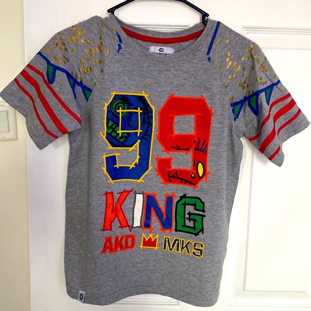 Boy shirt akanemiks M (10-12) gray with blue red and yellow designs